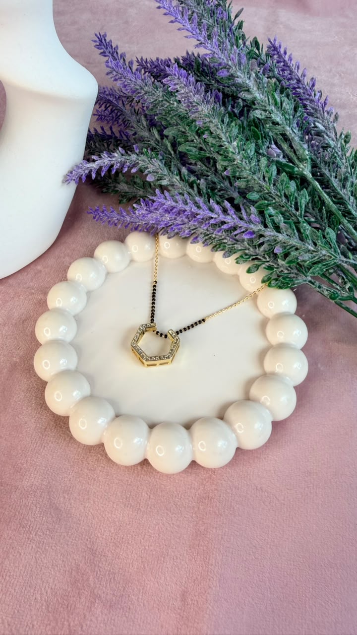 Pavé Hexagon Mangalsutra