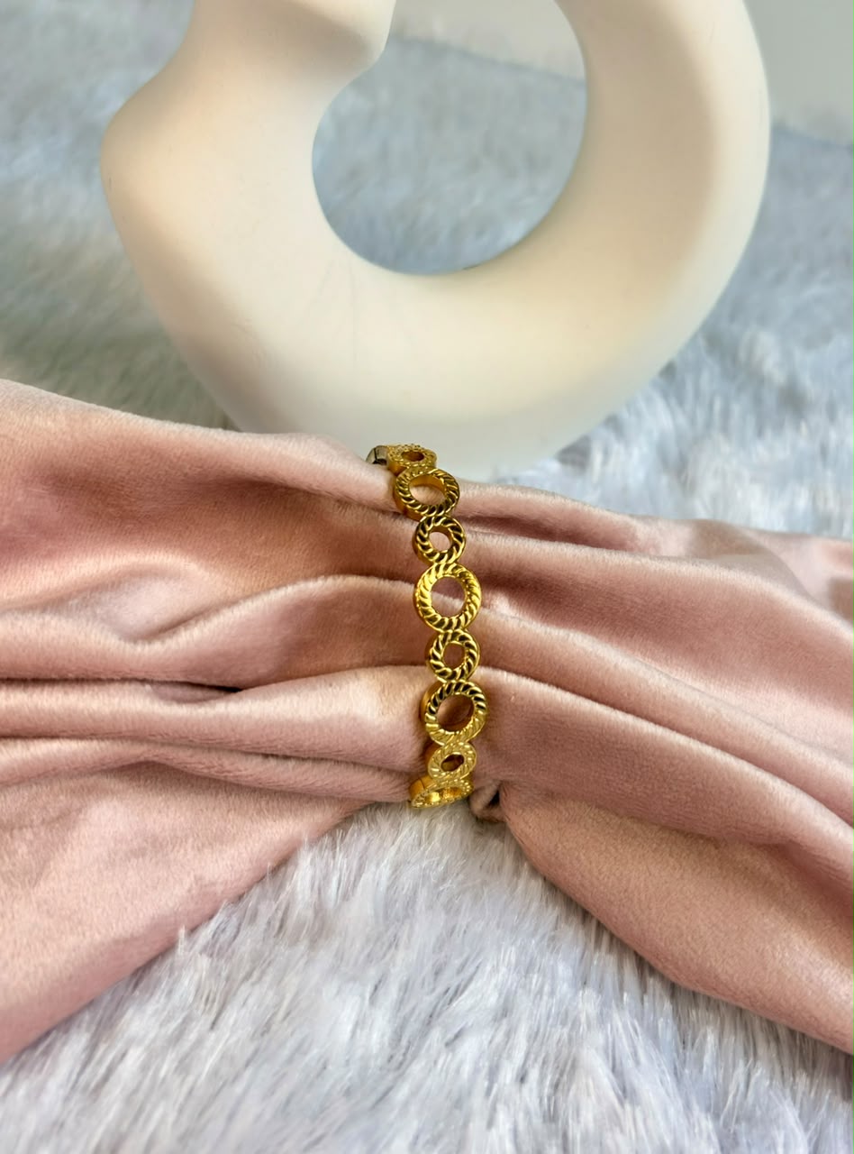 Open Circle Link Baby Kada