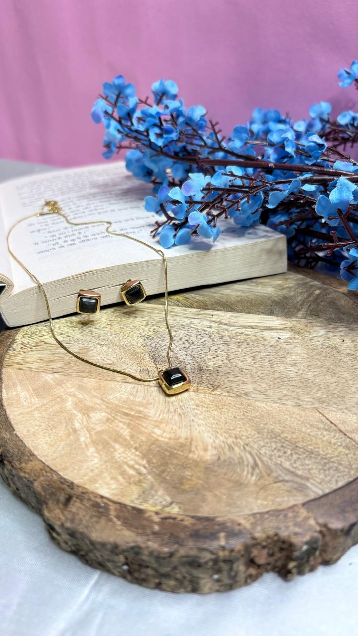 Black Onyx Square Pendant Set