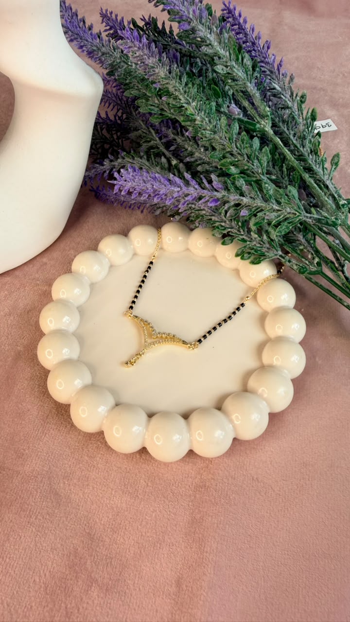 Pavé V Chevron Mangalsutra