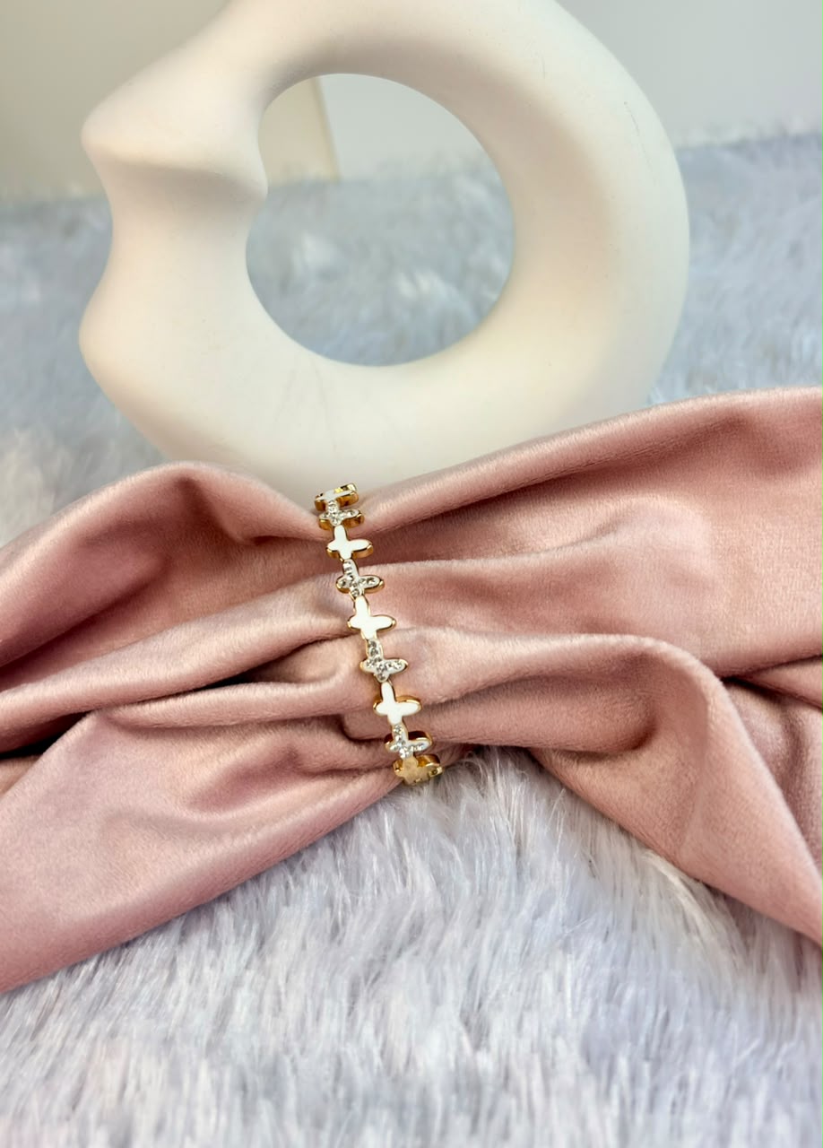 White Clover Link Baby Kada