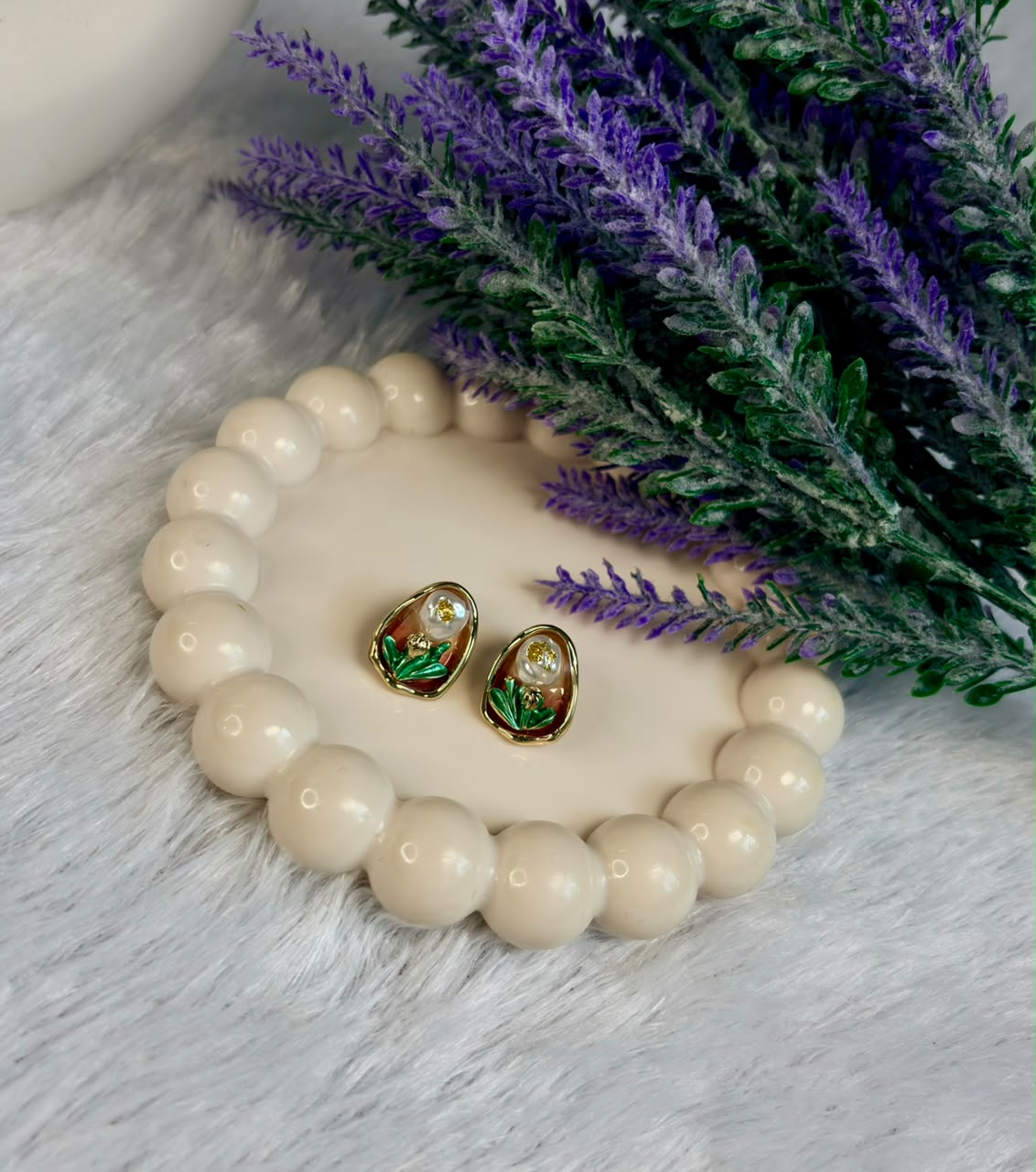 Pearl Tulip Oval Studs