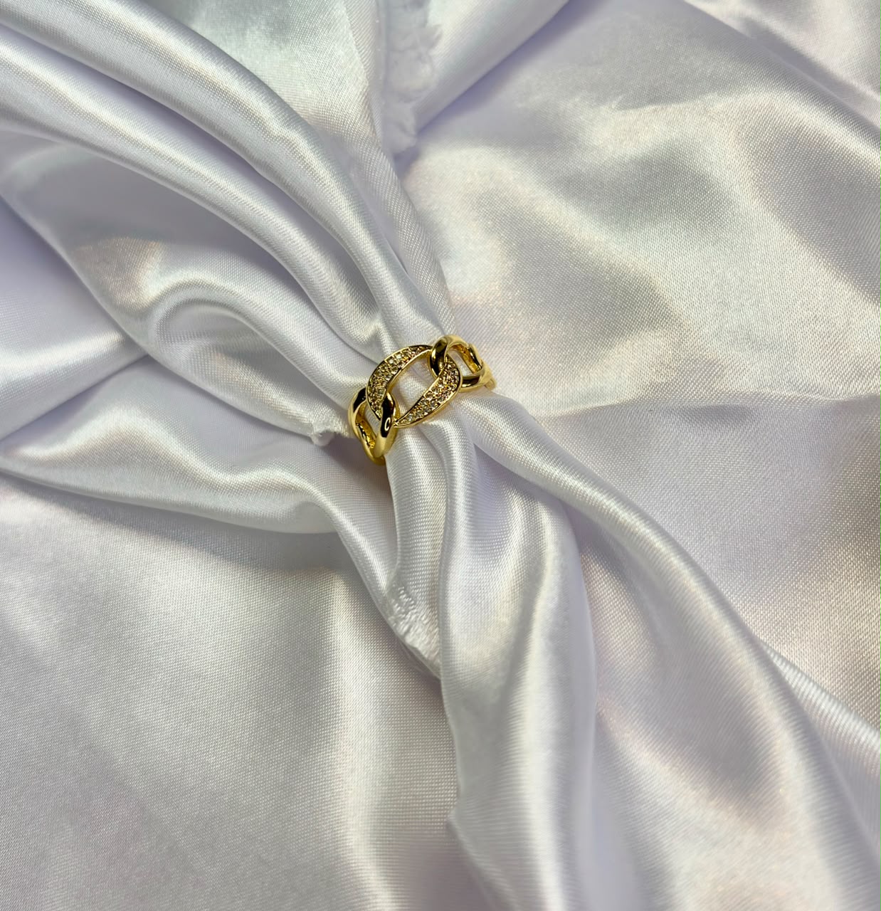 Pavé Curb Link Ring