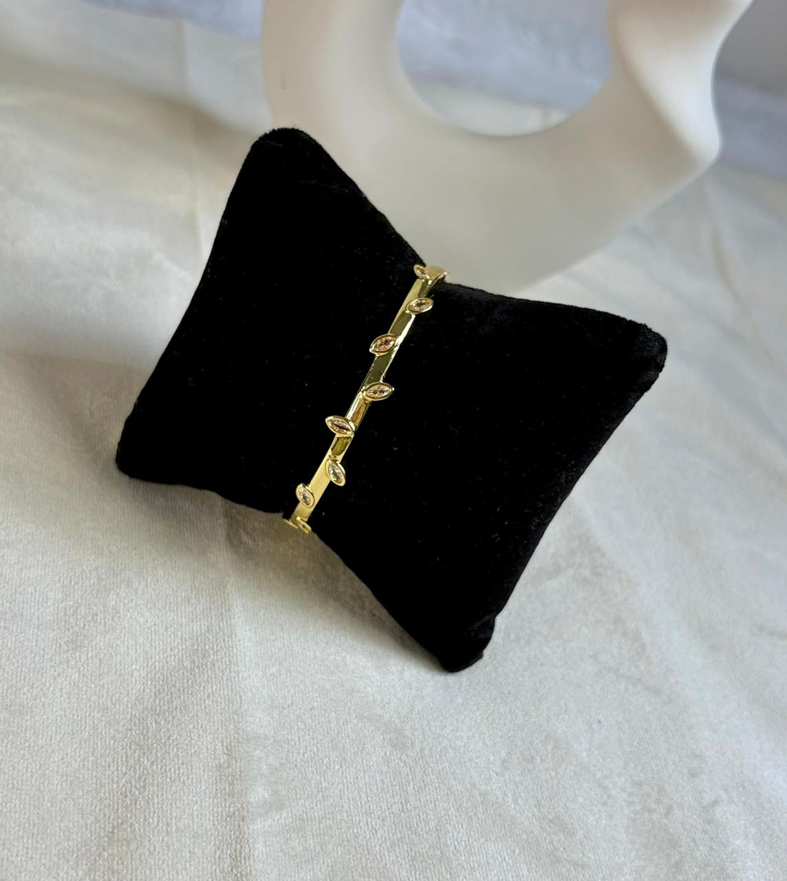 Marquise Bezel Vine Kada
